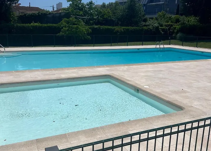 Les Jardin De La * أنتيب